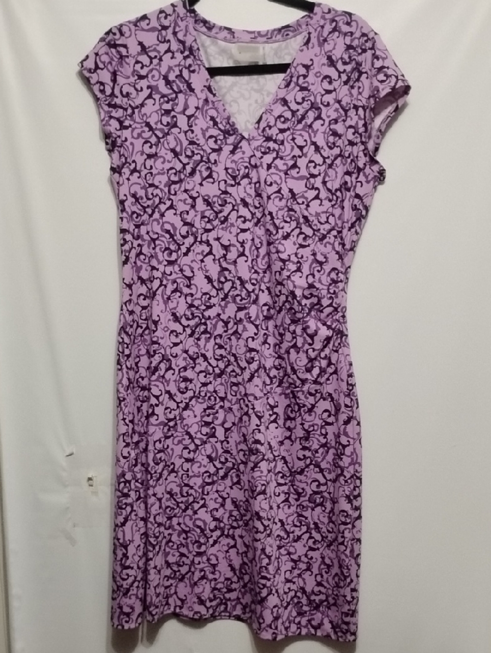 Athleta Travel Lilac V‑Neck Midi Dress with Dark Purple Scroll Print